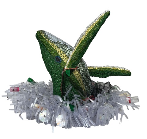 정크아트분야 대상 수상작 ‘고래가 수면 위로 올라오는 이유 (신윤주)’[이미지 한국환경공단]