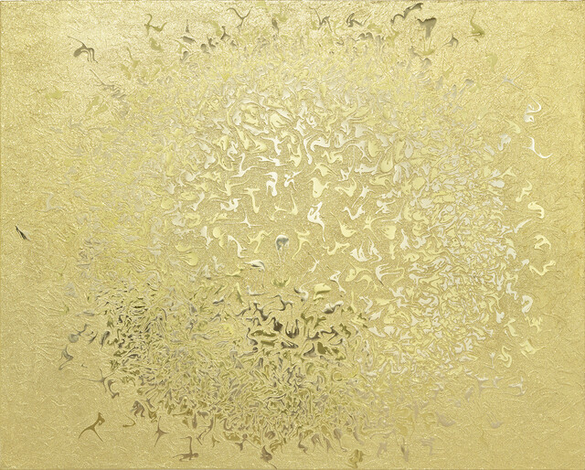 Eternity (Gold), Hand-Cut Mirror PET Film, Acrylic on Canvas, 162x130cm, 2021 [사진 제공 더 트리니티 갤러리]
