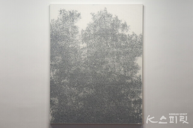 ​Stand on Shadow - Black Mirror 6, 2022, Acrylic, resin, and polyester fiber one canvas, 241x186cm [사진 김경아 기자]