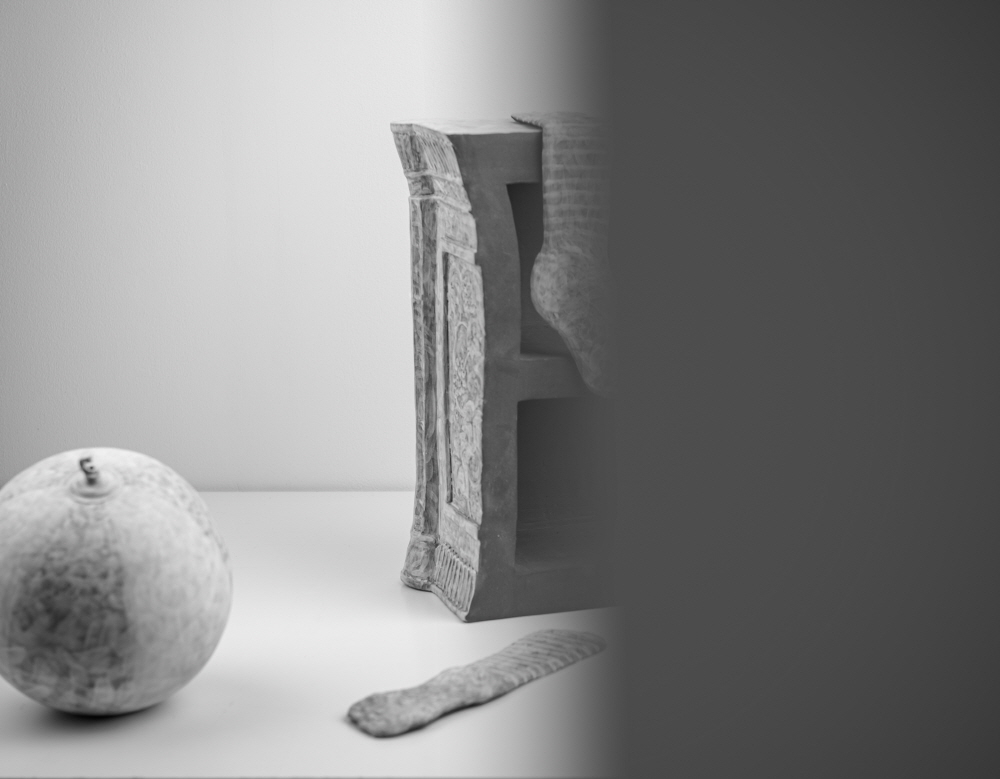 Secret Drawer 3, 도자, 석기질토, 코일링, 1235℃, 산화소성 가변 설치 [사진 한국공예디자인문화진흥원]