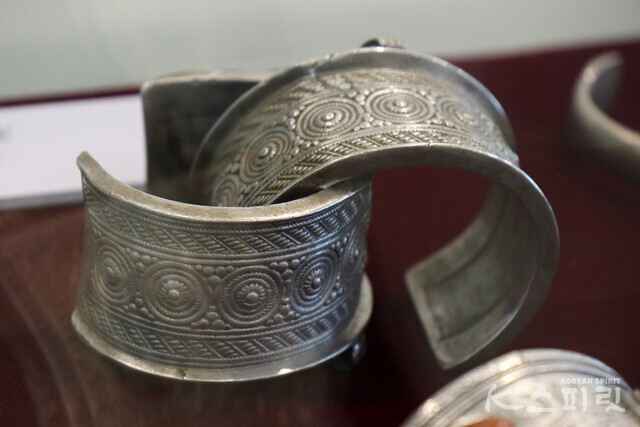 팔찌 '블레지크(Blezik)', 20세기 [사진 김경아 기자]