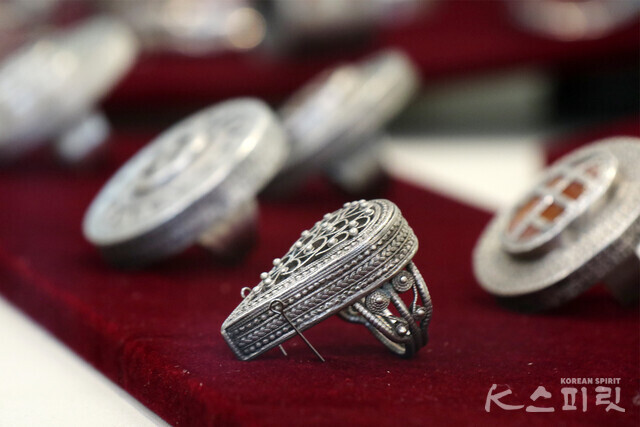 반지 '주지크(Zhuzik)', 20세기 [사진 김경아 기자]