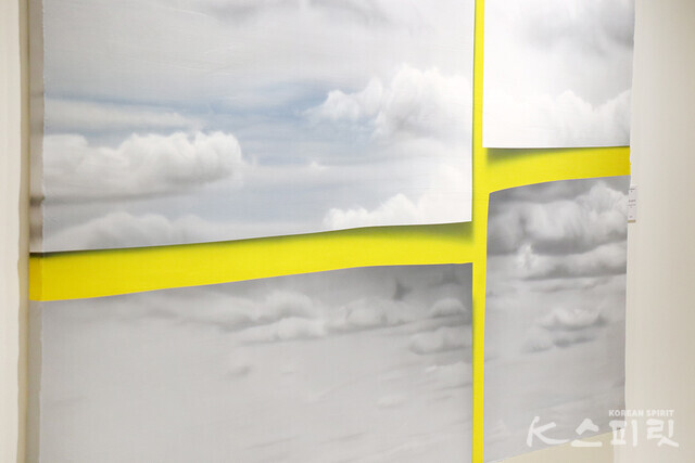 홍성준, Study Layers 40, acrylic on canvas, 201x21cm, 2022 [사진 김경아 기자]