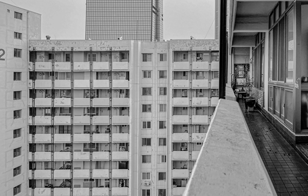 강난형, 정다은, 아파트 카달로깅 vol.1 여의도 아파트 복도와 샷시  [이미지 DDP]