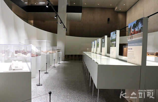 서울도시건축전시관에서는 세계적인 건축가, 에두아르도 소토 무라 특별전 '건축가의 여정'을 2월 28일까지 개최 [사진 김경아 기자]