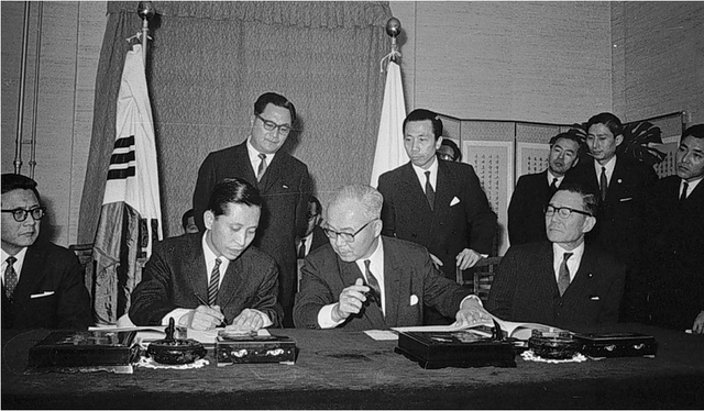 1965년 6월 22일 한일청구권 협정 체결. 일본은 해당 협정으로 일제강점기 강제동원 피해자, 일본군 위안부 피해자의 개인청구권 소멸을 주장한다. 사진 동북아역사재단 제공.