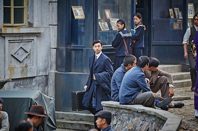 2016년 개봉된 영화 "밀정"은 김지운 감독, 송강호, 공유, 한지민 주연의 1920년대 독립운동사를 그린 영화다. 이미지 워너 브라더스 코리아㈜