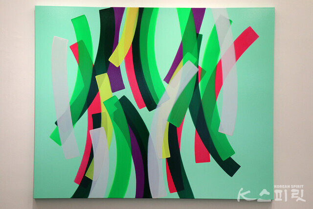 Un Passage No.221067, 130x162cm, Acrylic on Canvas, 2022 [사진 김경아 기자]