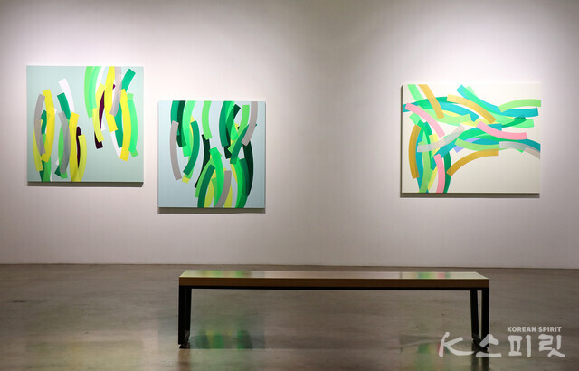 아트사이드 갤러리에서는 4월 1일까지 하태임 개인전 《Green to Green》을 개최한다 [사진 김경아 기자]