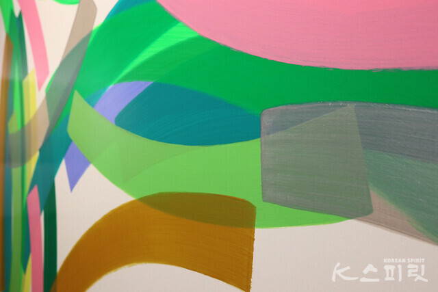 Un Passage No.231004, 130x162cm, Acrylic on Canvas, 2023 [사진 김경아 기자]