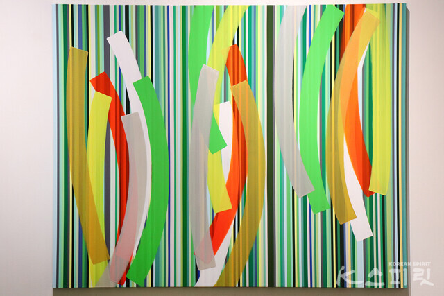 Un Passage No.221059, 130x162cm, Acrylic on Canvas, 2022 [사진 김경아 기자]