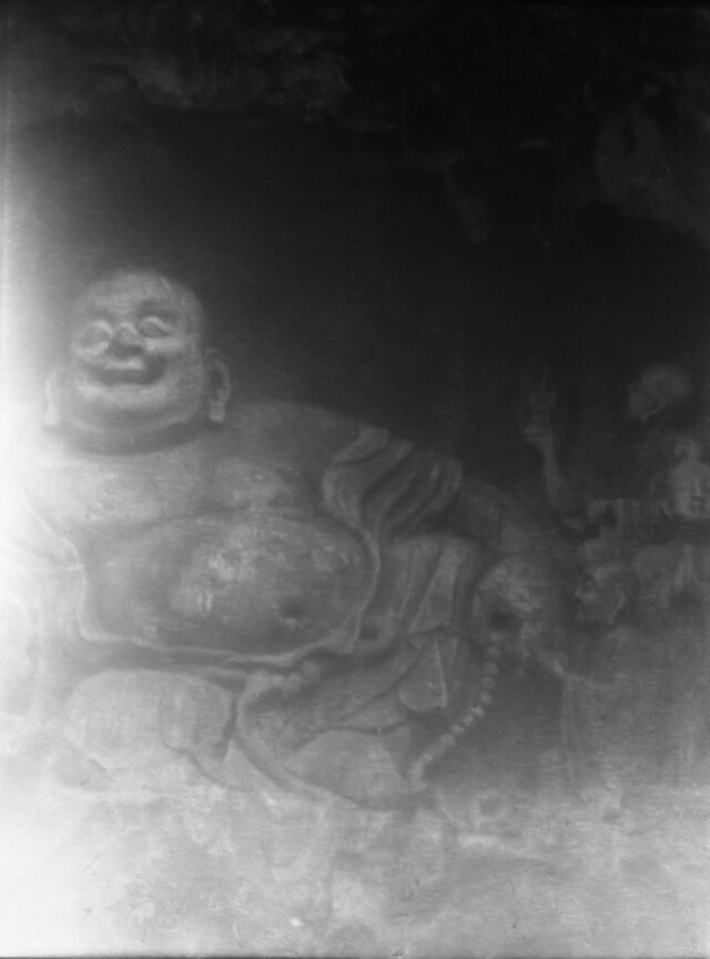 웃는 달마, Bouddha, 1991, pinhole camera, analogue print, 108x80cm. 이미지 아라리오갤러리서울