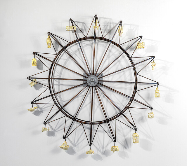 김근배, 회전관람차, 동, 스텐, FRP, 95X100X15, 2022. 사진 삼정갤러리