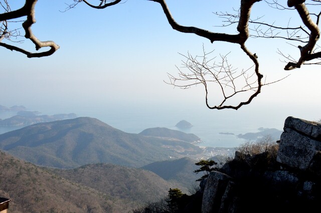 보리암에서 바라본 남해. 사진 한국관광공사.