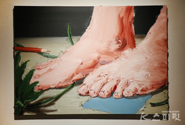 김찬송, Anonymous Feet, Oil on Canvas, 65x91cm, 2023 [사진 김경아 기자]