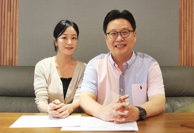 배우 김효진(사진 왼쪽)과 서경덕 교수. 사진 서경덕 교수실