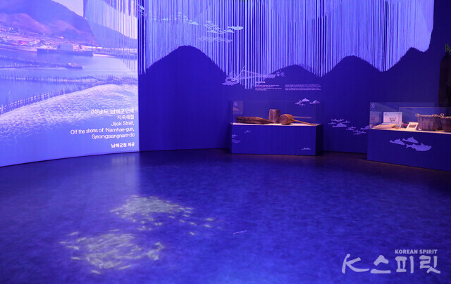 ​국립민속박물관은 8월 15일까지 기획전시실에서 ‘조명치 해양문화특별전’을 개최한다 [사진 김경아 기자]