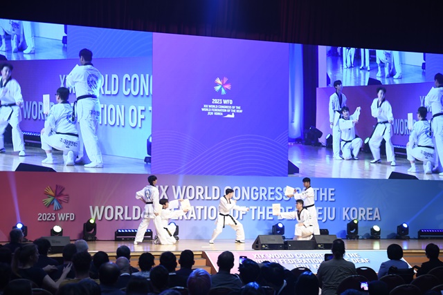 축하공연. 제19회 세계농아인대회가 7월 11일 제주도 국제컨벤션센터에서 개막했다. 사진 한국농아인협회