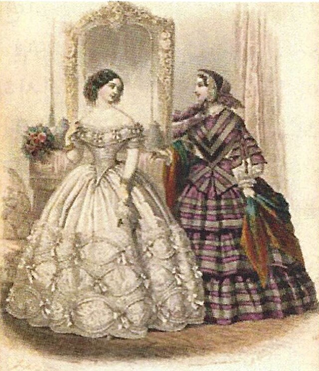 19세기 구미 여성의 의상 (미국 메트로폴리탄 뮤지엄 소장). 사진 동북아역사재단.