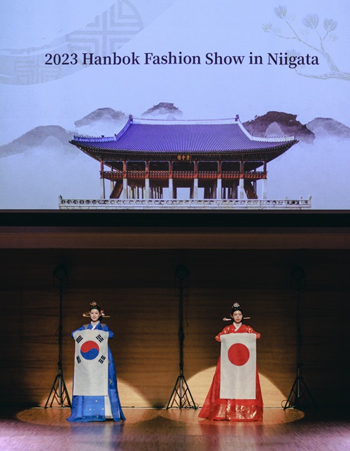 일본 니가타 한복패션쇼. 사진 한문화진흥협회