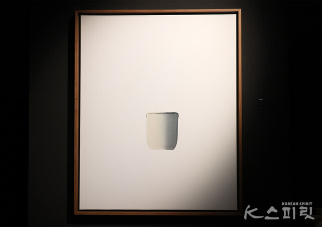 이우환, Dialogue, 2007, Pigment on canvas, 162.2x130.2cm [사진 김경아 기자]