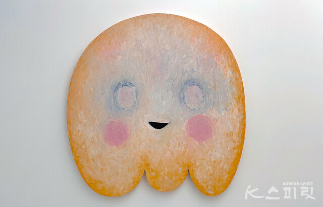 Clementine Ghost, 2022, Oil stick and acrylic on shaped panel, 68.6x68.6cm, 25호 [사진 김경아 기자]