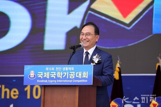 올해 국제국학기공대회 개최지인 천안의 박상돈 시장이 환영의 뜻을 밝혔다. 사진 김경아 기자.