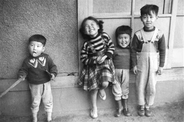 가회동 골목 안 아이들(1953년) [사진 제공 서울역사박물관]