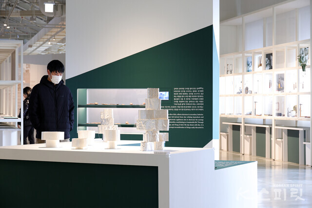 서울공예박물관은 2024년 3월 10일(일)까지 《만년사물》 전시를 개최한다 [사진 김경아 기자]