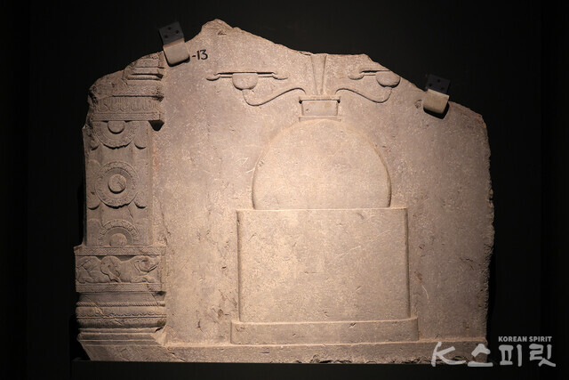 ​기본이 아름다운 스투파, 기원전 1세기, 인도 카림나가르고고학박물관 [사진 김경아 기자]