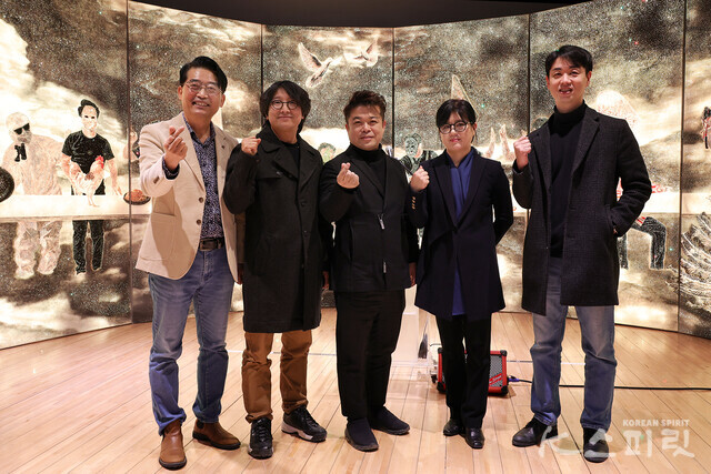 (사진 왼쪽부터) 김홍년, 최종운, 한호, 송창애, 이재형 작가 [사진 김경아 기자]