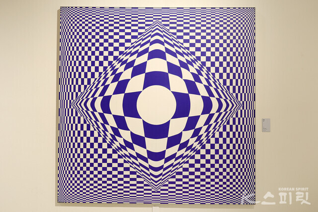 Victor Vasarely, Keek, 1980, Acrylic on Canvas, Vasarely Museum, Budapest [사진 김경아 기자]