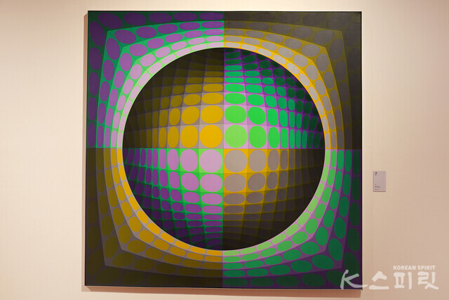 Victor Vasarely, Dirac, 1978, Acrylic on Canvas, Vasarely Museum, Budapest [사진 김경아 기자]