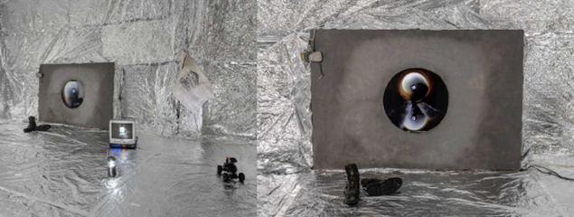 강승호, '995번째 맨홀 / 성수 거점 보부상들을 위한 문화 쉼터', 2023, 비디오 설치, 2채널 비디오, 컬러: 모니터, 아날로그 티비, 깃발, RC카, 가변크기. 이미지 아하하아트컴퍼니