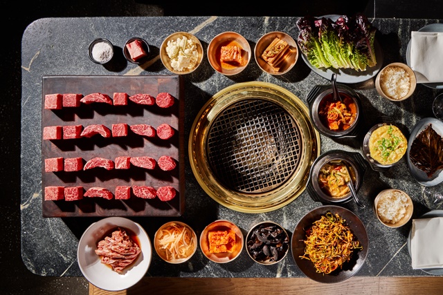 뉴욕에 있는 한식당 꽃의 한국식 BBQ. 이미지 한식진흥원