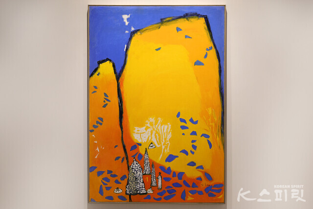 김영희, '마이산', 162.2x97cm, Oil on canvas, 2012 [사진 김경아 기자]