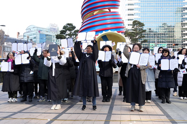 서울 국학의인 33명이 기미독립선언서를 낭독했다. 사진 김경아 기자