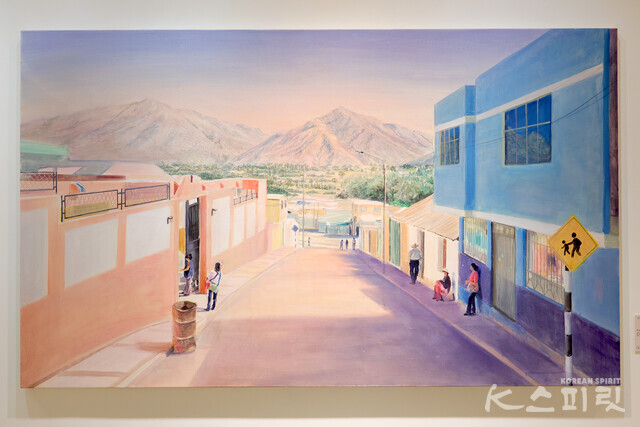 안소현, 해 질 무렵, 학교 앞, oil on canvas, 97x162.2cm, 2023 ​[사진 김경아 기자]