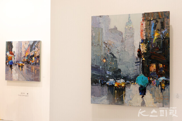 (오른쪽 작품) 홍경표, 색, 72.7x60.6cm, Oil on canvas, 2023 [사진 김경아 기자]