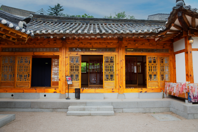 현재 무계원은 1910년대 서화가 이병직이 지은 한옥 '오진암'을 이축한 것이다. 사진 종로문화재단.