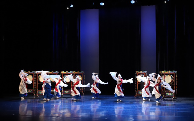 이애주한국전통춤회 승무. 사진 이애주한국전통춤회