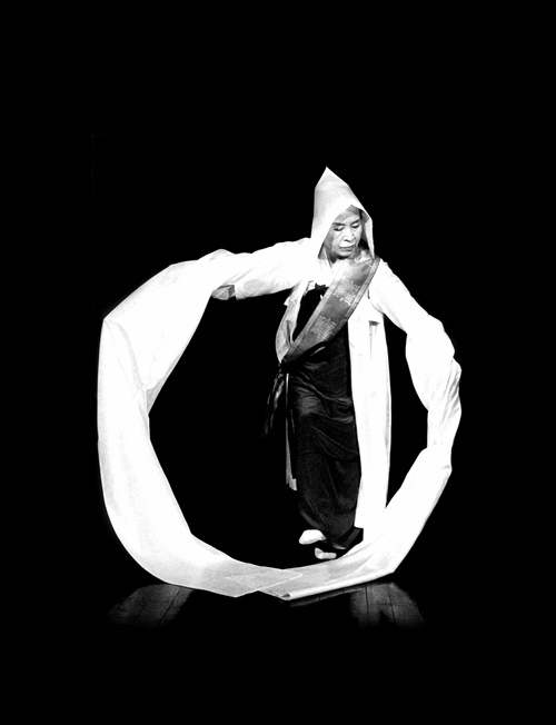 벽사 한영숙 승무. 사진 이애주한국전통춤회