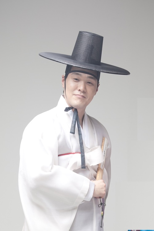 동해안별신굿 전승교육사 손정진. 사진 아트스퀘어 위아