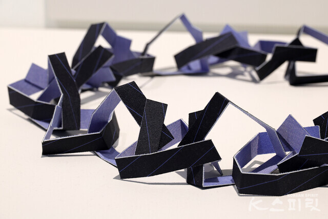 크리스티안 회들, 선의 저항/극사실화 인쇄 [사진 김경아 기자]