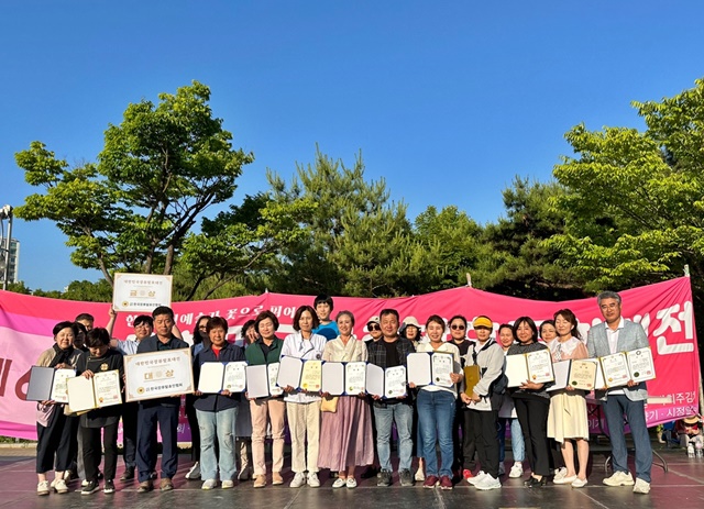 사단법인 한국장류발효인협회가 6월 1일 주최한 제6회 대한민국장류발효문화대전에서 서정대학교 그린식품가공과의 참가자 26명이 전원 수상했다. 사진 서정대학교