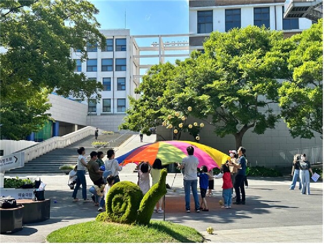 중앙아시아 전통 놀이 체험 사진. 이미지 국립아시아문화전당.