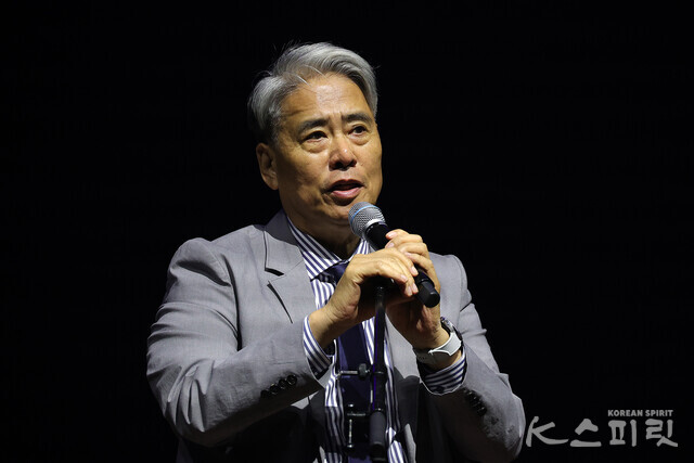 2024 여우락 기자간담회에서 박인건 국립극장장이 인사말을 하고 있다 [사진 김경아 기자]