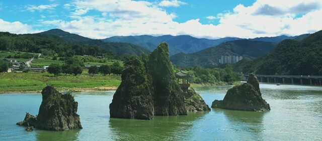 단양의 도담삼봉. 사진 단양시청 누리집 갈무리