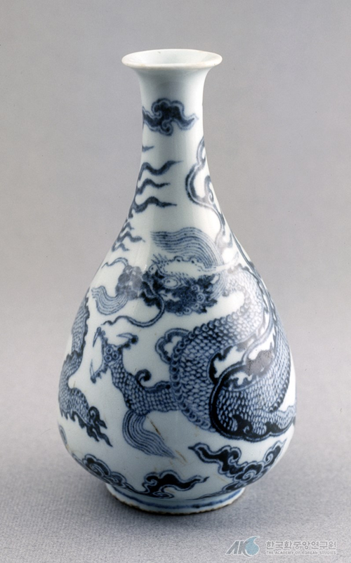 백자 청화운룡문 병(청화백자). 이미지 한국학중앙연구원
