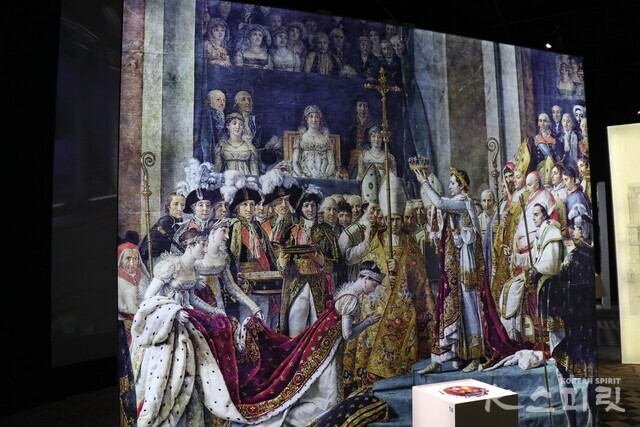 860여 년 노트르담 대성당의 역사 속 의미있는 순간들 중 나폴레옹 황제 대관식. 사진 강나리 기자.